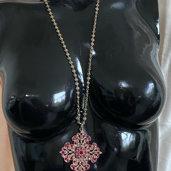 necklace with pink and ruby colored stones. - Picture 13 of 14